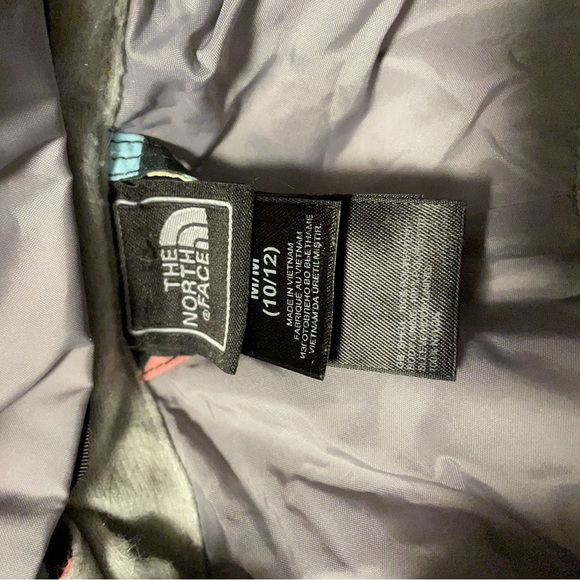 Size medium kids raincoat. North face. Like new. - Picture 1 of 3